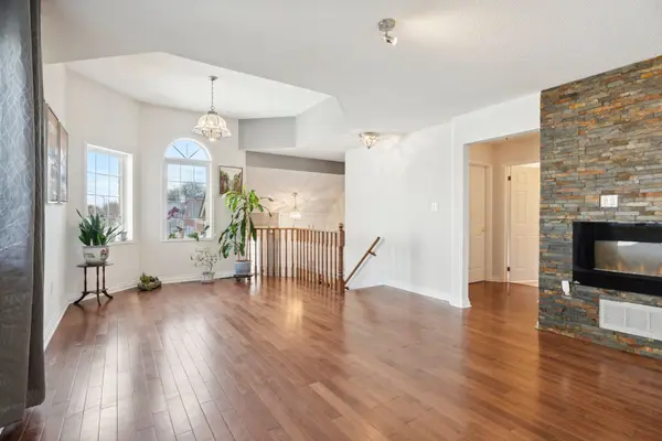 28 Cassandra DR, Barrie, ON L4M 6W4