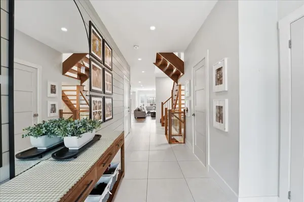 26 Lowry CT, Barrie, ON L4N 7N3