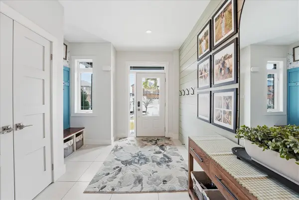 26 Lowry CT, Barrie, ON L4N 7N3