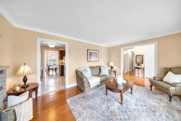 2553 Stillmeadow RD, Mississauga, ON L5B 1X8