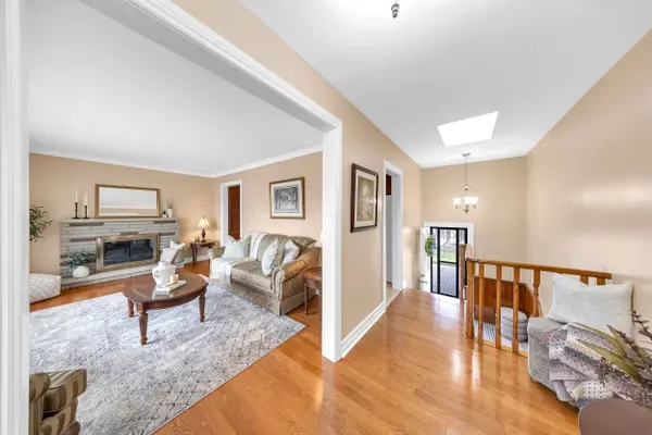 2553 Stillmeadow RD, Mississauga, ON L5B 1X8