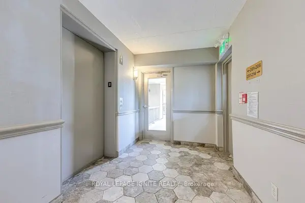 1820 Walkers Line #211, Burlington, ON L7M 4V4