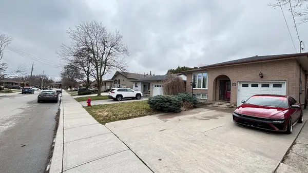 89 Greencedar DR #Main, Hamilton, ON L9C 6W4