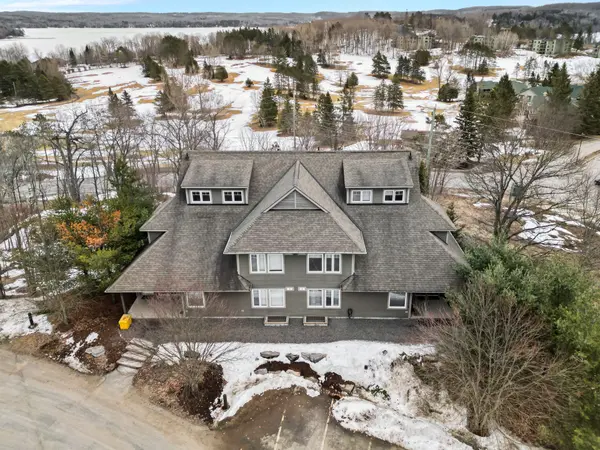 1 TREE TOPS LN #302, Huntsville, ON P1H 1A9