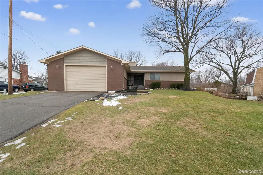 9474 Steephollow DR, White Lake Charter Township, MI 48386