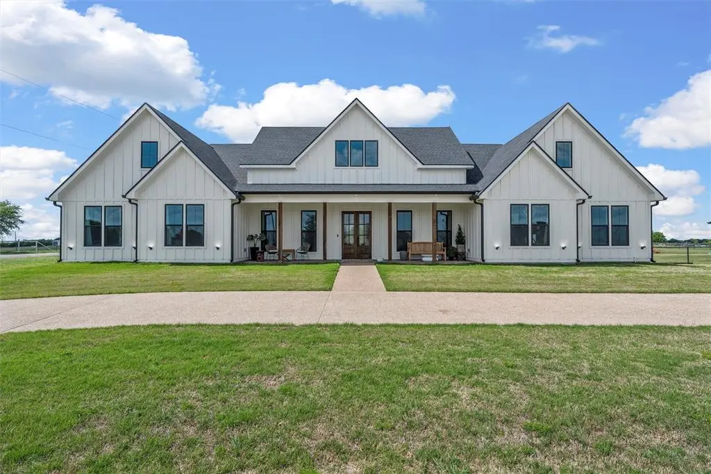 120 Southern Heights Drive, Lorena, TX 76655