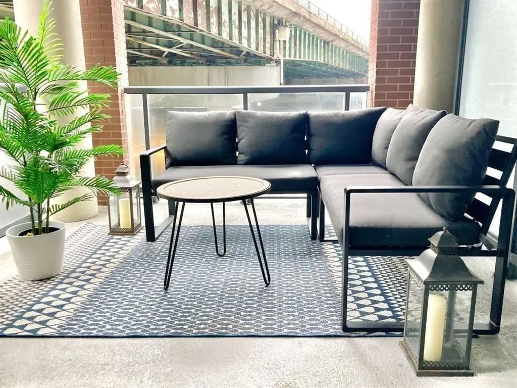 20 Bruyeres Mews #305, Toronto C01, ON M5V 0G8