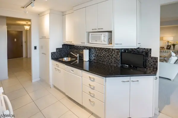 2 Claridge Dr #7NE, Verona Twp., NJ 07044