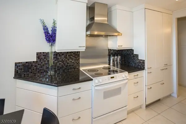 2 Claridge Dr #7NE, Verona Twp., NJ 07044