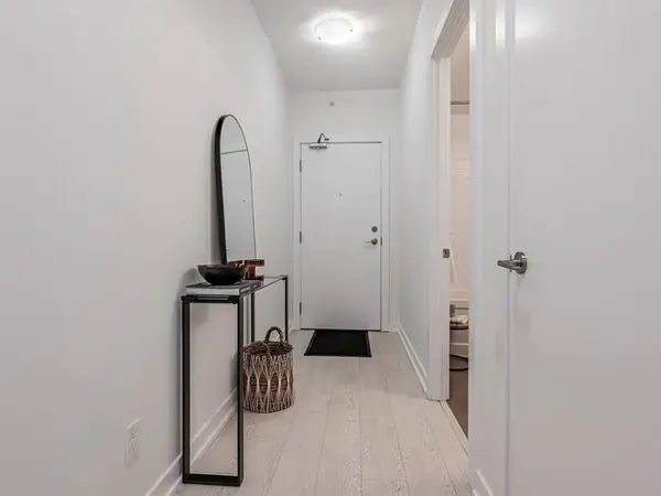 20 Bruyeres Mews #305, Toronto C01, ON M5V 0G8