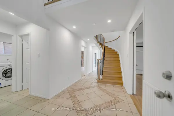 391 Hickling TRL, Barrie, ON L4M 6A9