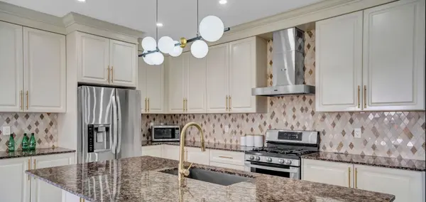 14 Canary Close, Brampton, ON L6X 3A9