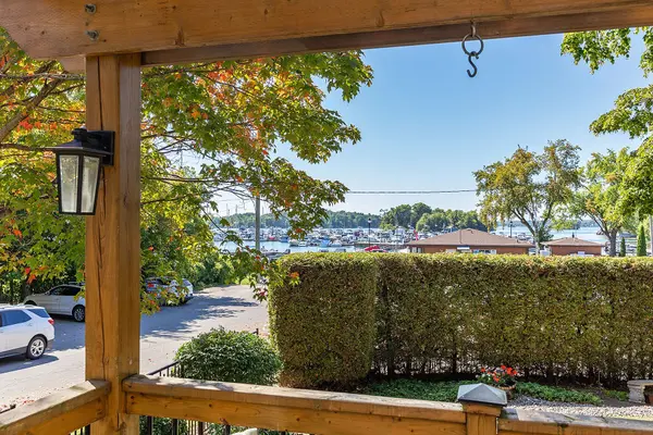 80 Market ST, Gananoque, ON K7G 2M3