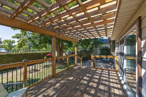 80 Market ST, Gananoque, ON K7G 2M3