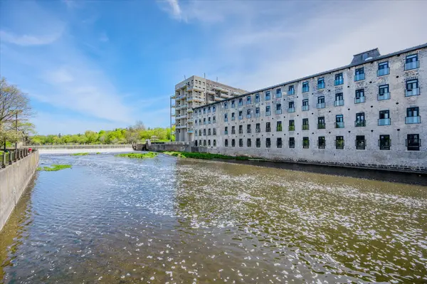 19 GUELPH AVE #308, Cambridge, ON N3C 1A2