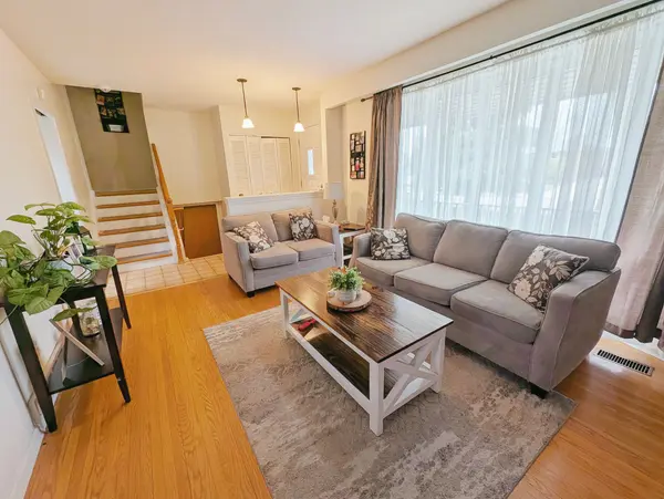 14 Lorraine DR, Hamilton, ON L8T 3R7