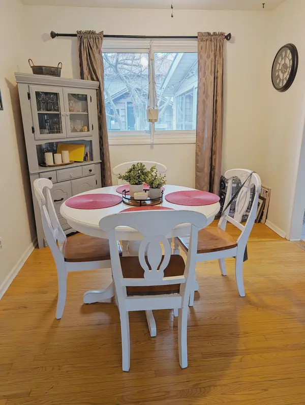 14 Lorraine DR, Hamilton, ON L8T 3R7