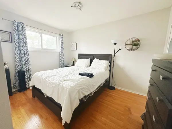 14 Lorraine DR, Hamilton, ON L8T 3R7