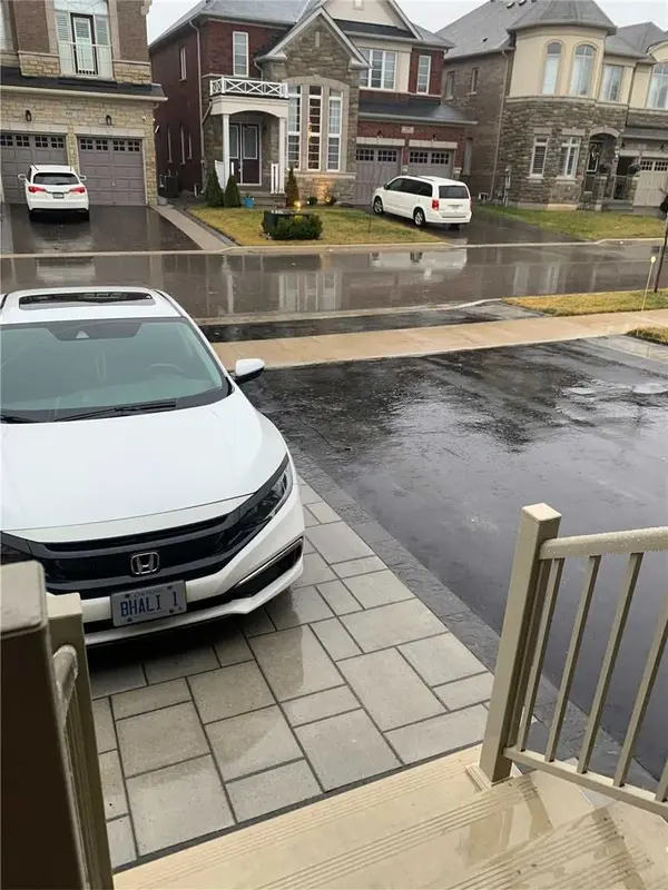 59 Golden Hawk DR, Hamilton, ON L8B 1W9