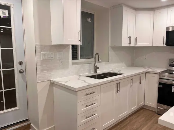 59 Golden Hawk DR, Hamilton, ON L8B 1W9