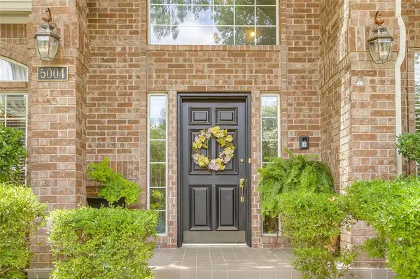 5004 Bridgewater Drive, Arlington, TX 76017