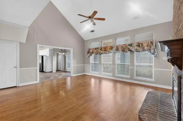 5004 Bridgewater Drive, Arlington, TX 76017