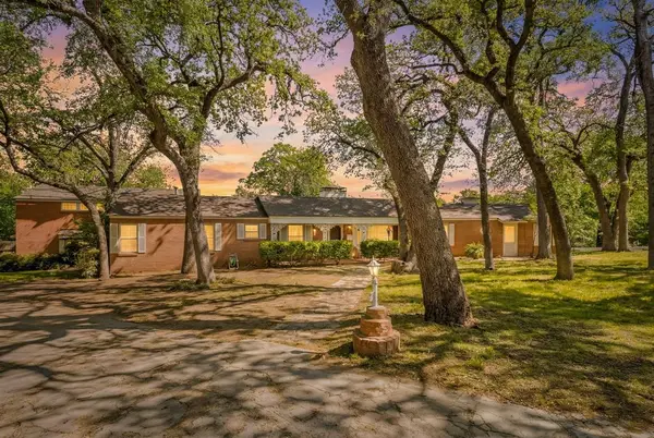 1504 Smilax Avenue, Fort Worth, TX 76111