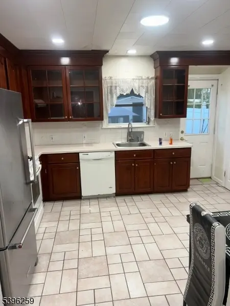 114 Ely St, Elizabeth City, NJ 07202