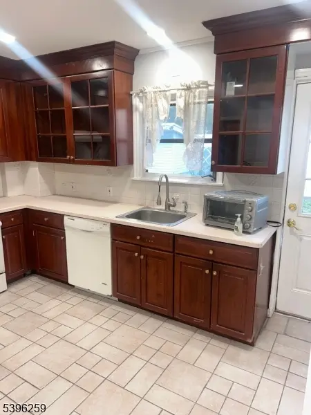 114 Ely St, Elizabeth City, NJ 07202