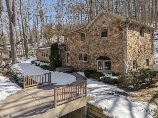 63 Sanatorium Rd, Glen Gardner Boro, NJ 08826