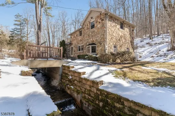 63 Sanatorium Rd, Glen Gardner Boro, NJ 08826