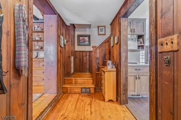 63 Sanatorium Rd, Glen Gardner Boro, NJ 08826