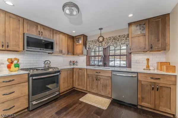 63 Sanatorium Rd, Glen Gardner Boro, NJ 08826