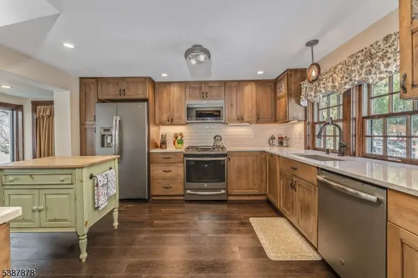 63 Sanatorium Rd, Glen Gardner Boro, NJ 08826