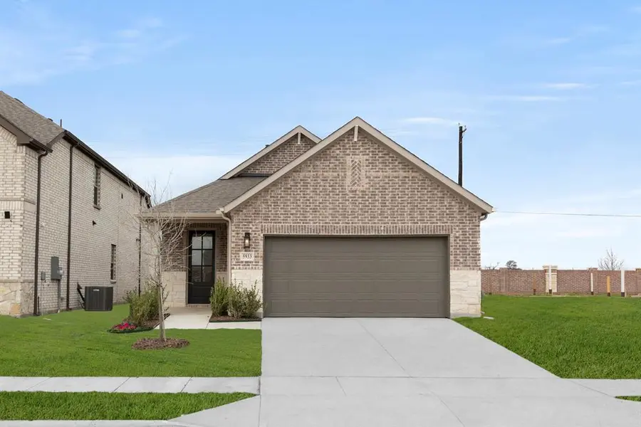 5933 Laurel Lake Lane, Pilot Point, TX 76258
