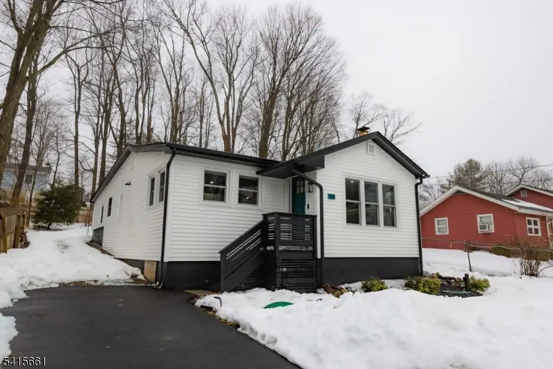 18 Lake St, Vernon Twp., NJ 07422