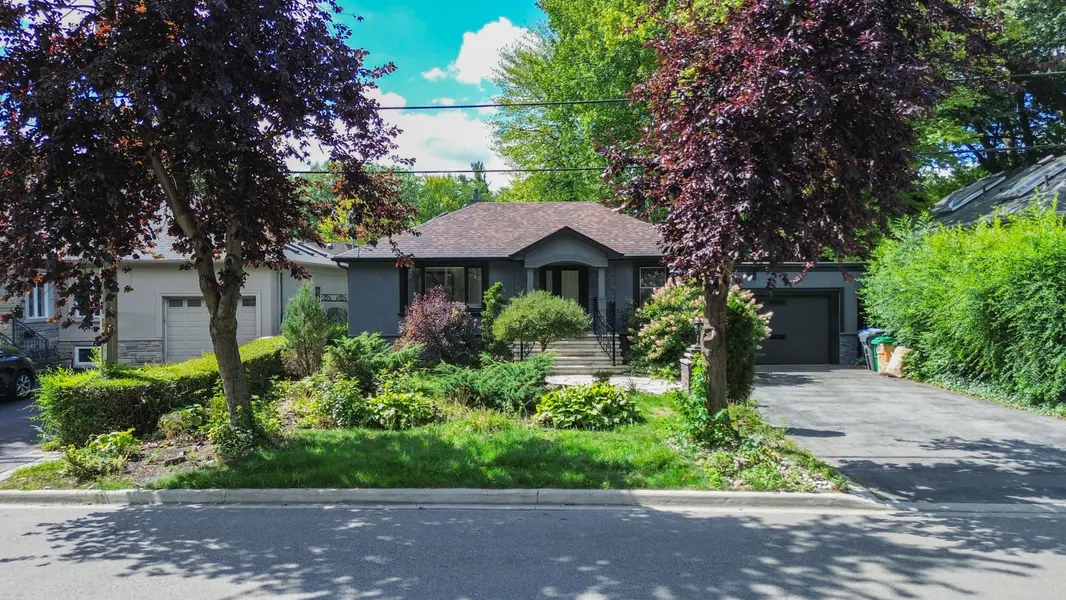 1480 Kenmuir AVE, Mississauga, ON L5G 4B5