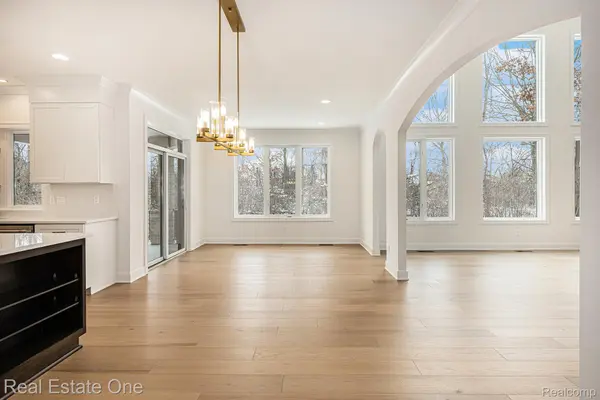 2423 BUCKTHORN DR, Shelby Charter Township, MI 48316