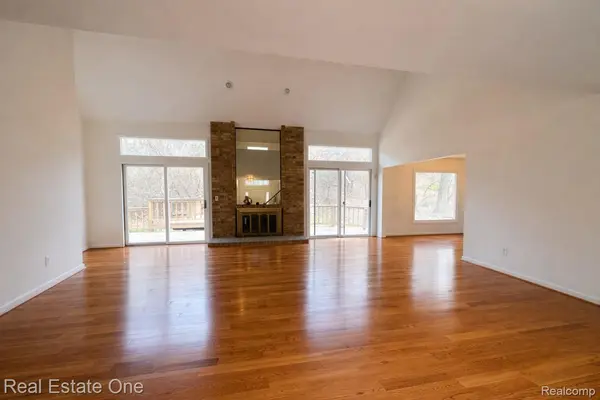 854 River Bend DR, Rochester Hills, MI 48307