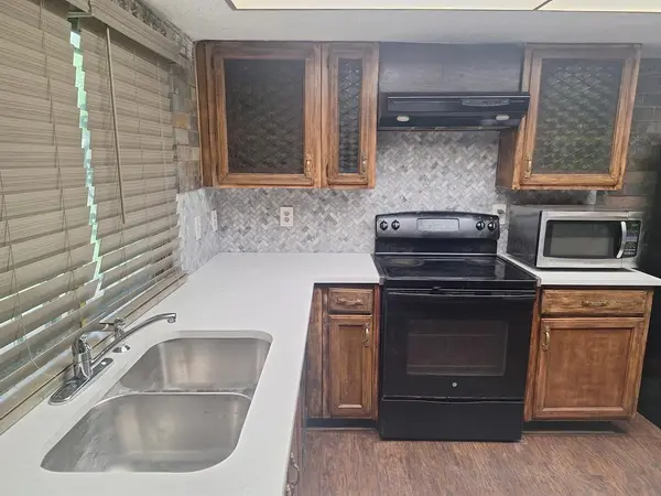 326 E Ferndale Lane, Grand Prairie, TX 75052