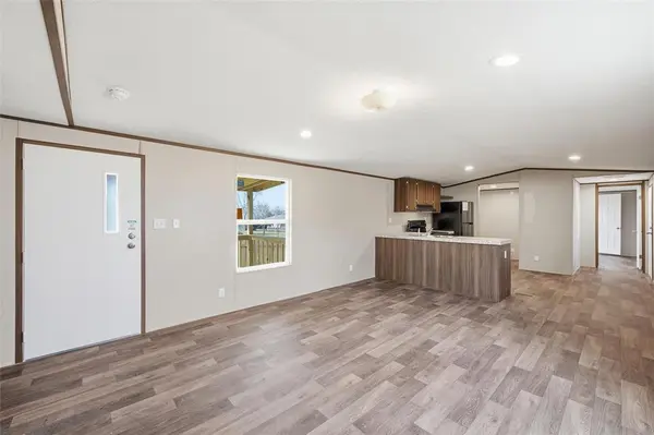 618 E 6th Street #B, Blum, TX 76627