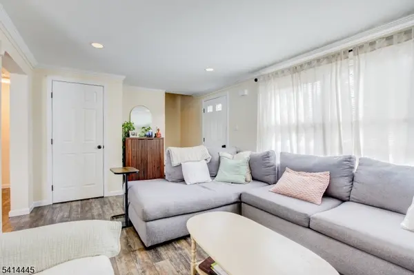 46A Walnut St, Pompton Lakes Boro, NJ 07442