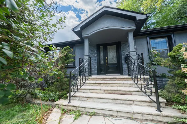 1480 Kenmuir AVE, Mississauga, ON L5G 4B5