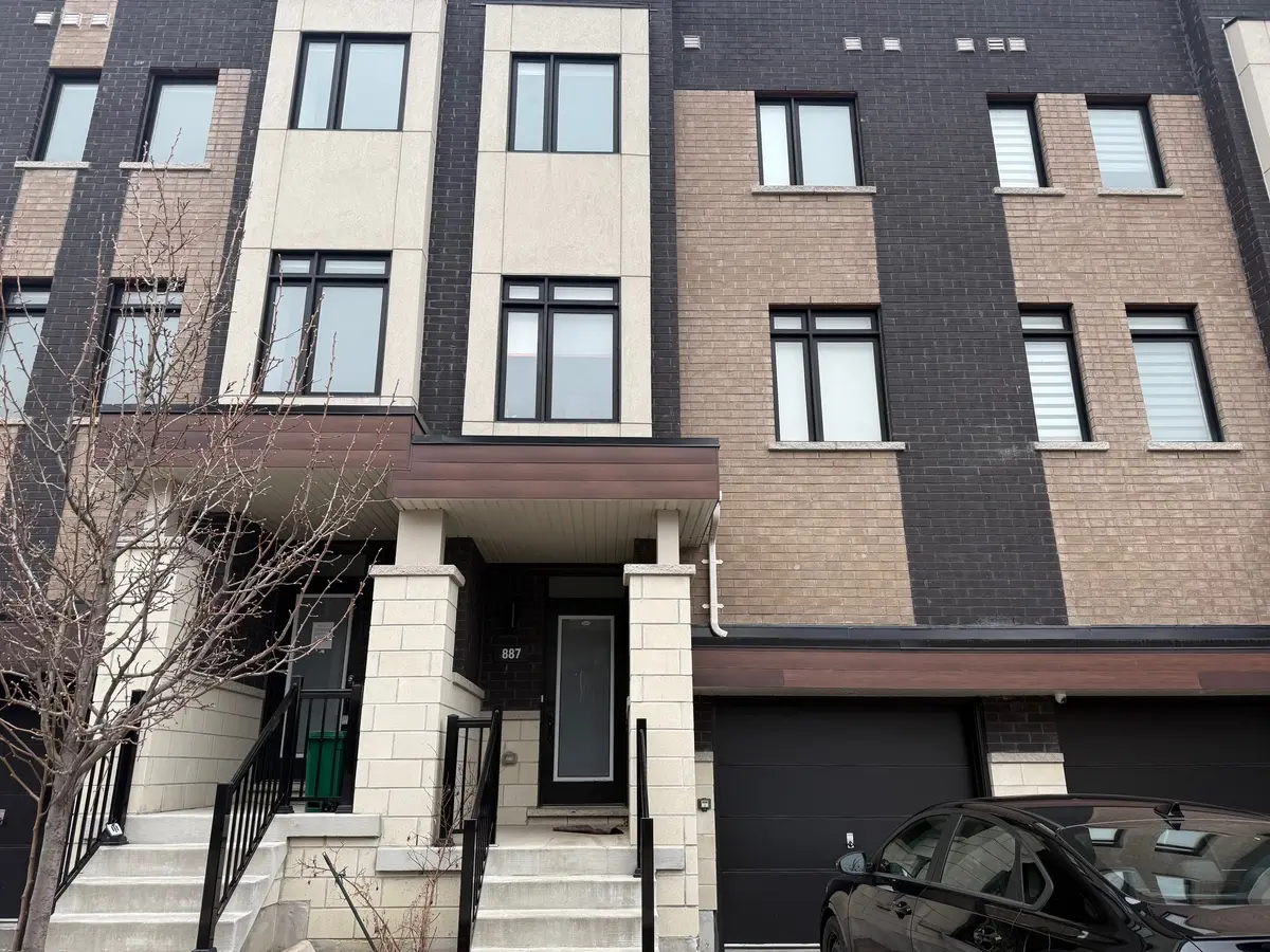 887 Kicking Horse PATH, Oshawa, ON L1J 0B4