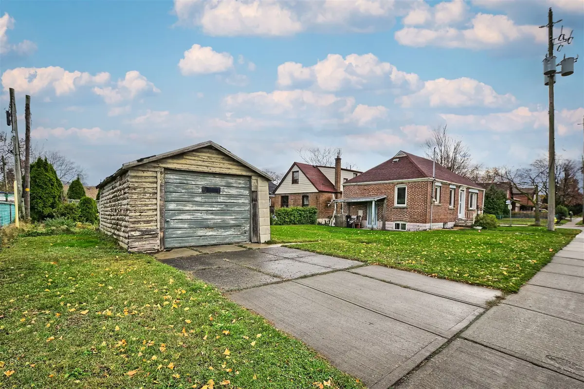 414 Melrose ST, Toronto W06, ON M8Z 1H1