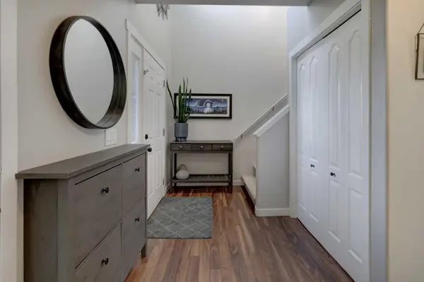 124 Stonegate Close NW, Airdrie, AB T4B 2V2