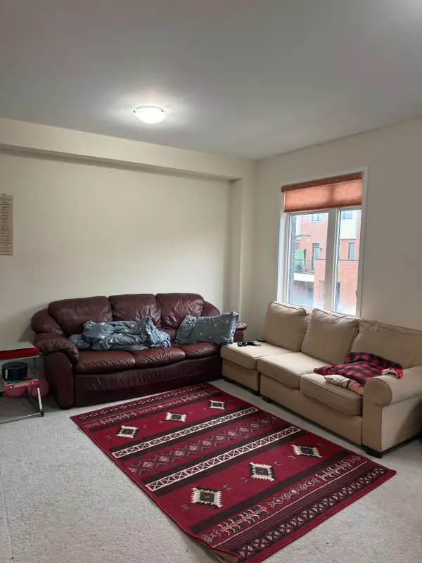 887 Kicking Horse PATH, Oshawa, ON L1J 0B4