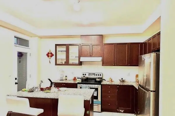 887 Kicking Horse PATH, Oshawa, ON L1J 0B4