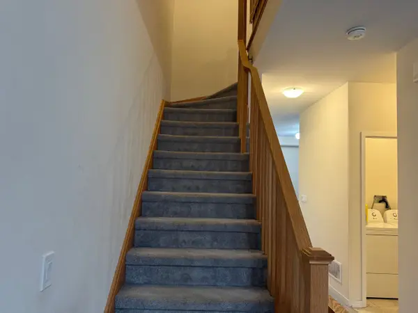 887 Kicking Horse PATH, Oshawa, ON L1J 0B4