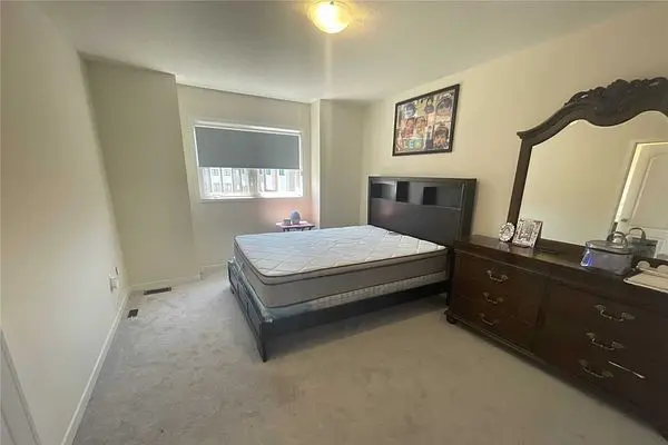 887 Kicking Horse PATH, Oshawa, ON L1J 0B4